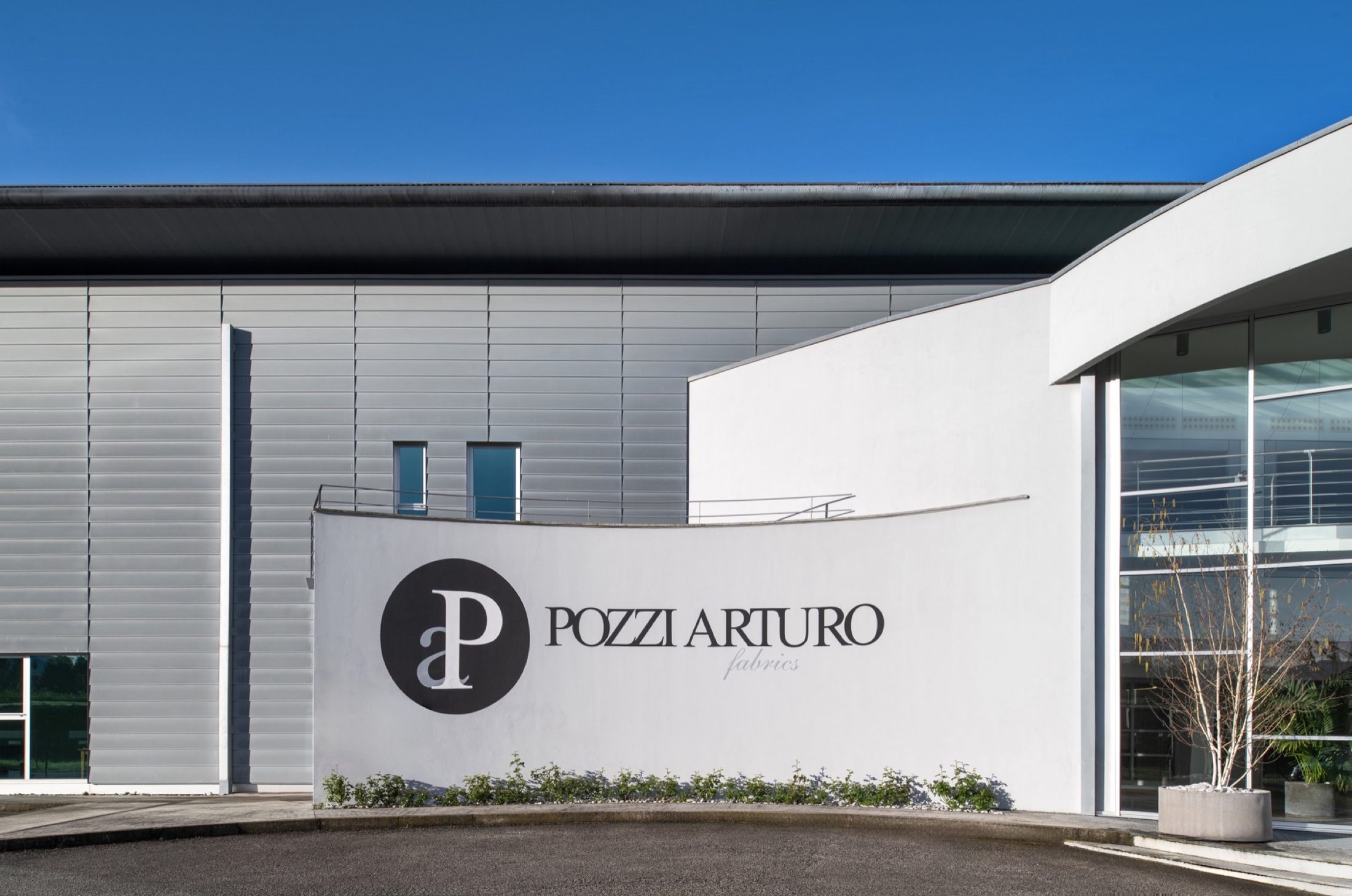 Sede Pozzi Arturo S.p.A. — ingresso e insegna, Barzago (LC)
